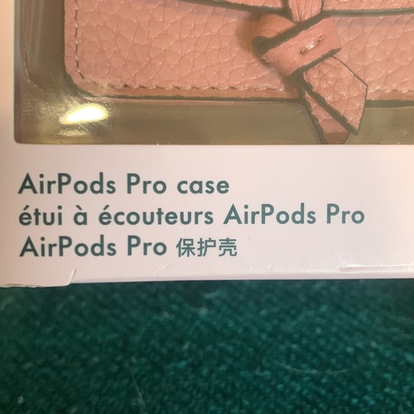 Kate Spade Knott pebbled leather AirPod pro case - Picture 5 of 6